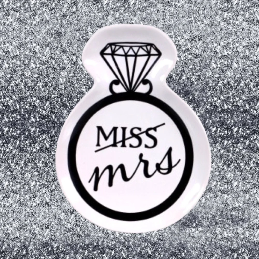 “MRS” RING SHAPED TRINKET TRAY NWT
